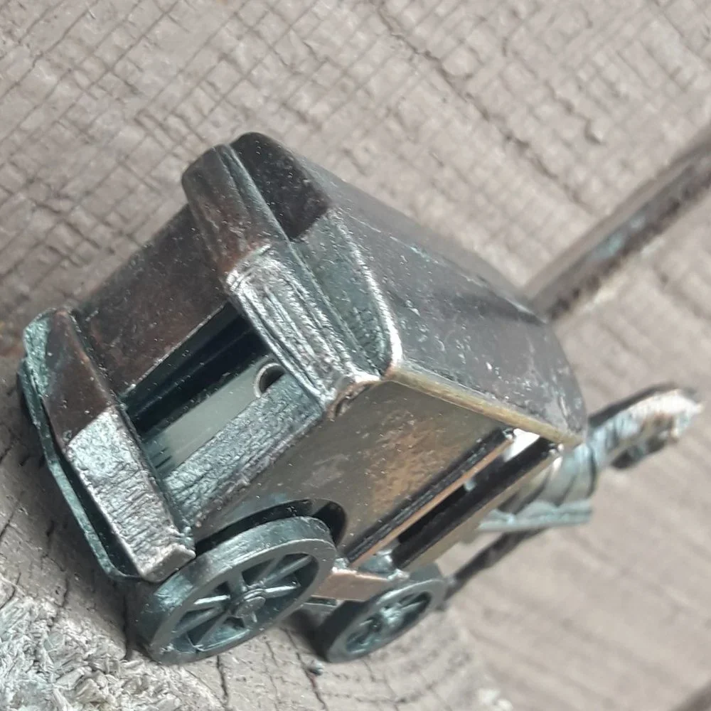 Mini Dollhouse Horse and Carriage Cast Iron Pencil Sharpener Vintage - Picture 4 of 8
